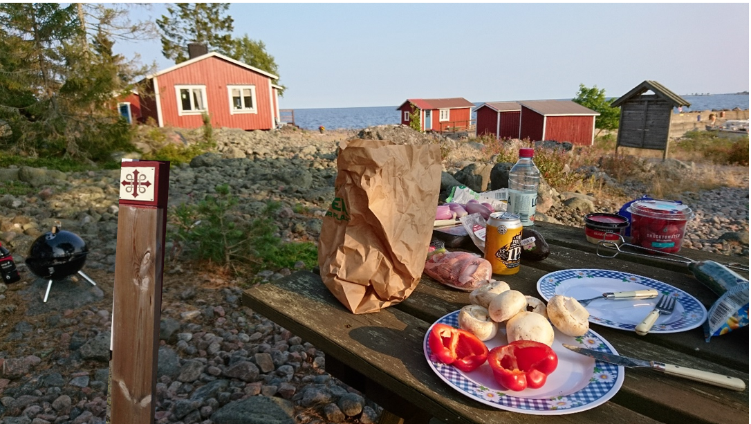 Pilgrims resa till storjungfrun i södrehamns skärgård met mat på öppen eld